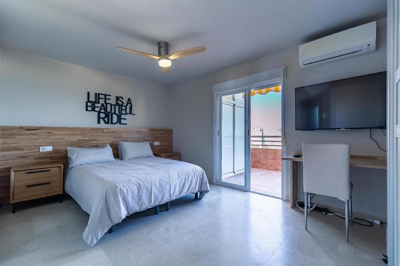 Vistas Azules -- Remodeled, Large Terrace, Spectacular Ocean Views And Beach Level Access Torremolinos Kültér fotó